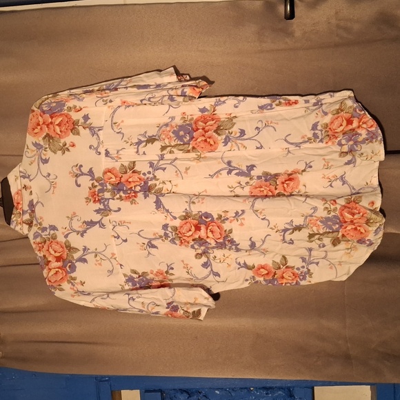 Capacity Top - Picture 2 of 2